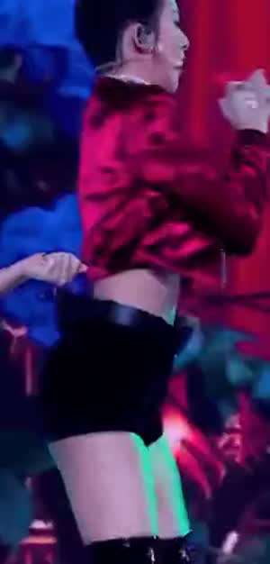 똥머리 레드벨벳 슬기 검정핫팬츠 롱부츠 엉덩이 내밀고 통통 튕기기