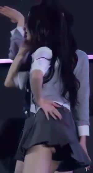 트리플에스 김유연 청순한 스쿨룩 회색 교복치마 검정 속바지 엉밑살.mp4