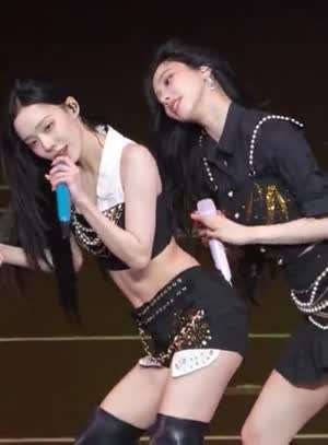 윈터 엉덩이 때리고 좋아하는 카리나(에스파)