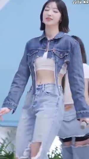 청크롭 자켓속 브라탑 기립근 개미허리 하이키 리이나