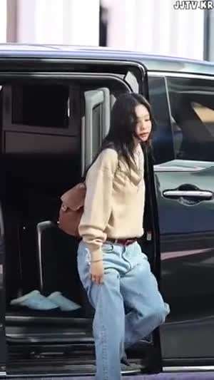 블랙핑크 제니 여대생 느낌 수수한 공항 패션 사복