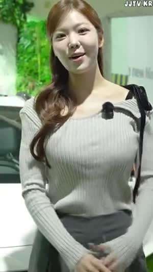 묵직한 골지 오프솔더 블랙 나시 끈 조민지 아나운서