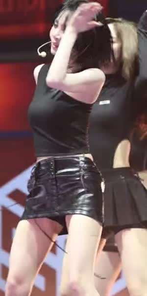 트리플에스 김나경 짧은 가죽 초미니 검정 속바지