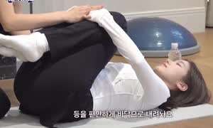 힙으뜸 채널에서 레깅스 입고 운동하는 르세라핌 카즈하