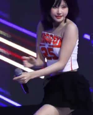 25번 투명끈 크롭 오프숄더 프로미스나인 송하영