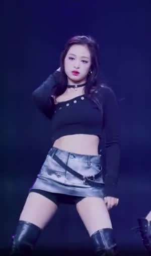 베이비몬스터 아현 데님 초미니 + 롱부츠 검속 떨리는 허벅지.mp4