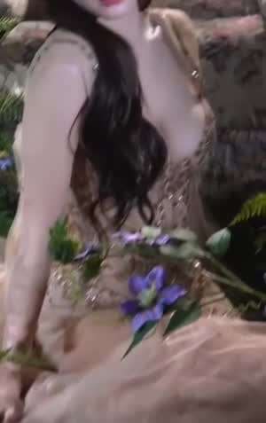 중국간 우주소녀 성소... 드레스 깊은 가슴골.mp4