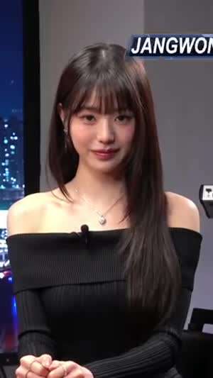 23초 동안 카메라 보는 아이브 장원영 골지 오프솔더.mp4