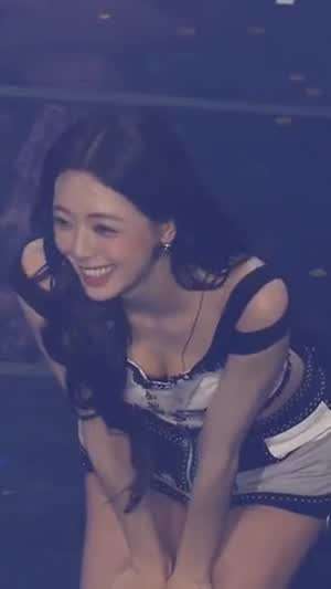 ITZY 유나 요망한 앞모습 뒷모습