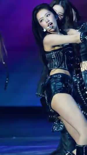 허리 돌리는 가죽핫팬츠 아이브 안유진