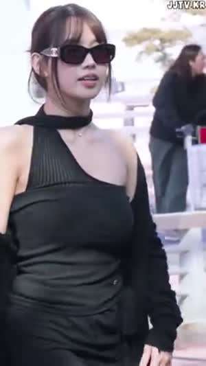 원오프솔더 밀착 나시 겨드랑이 공항패션 키스오브라이프 나띠