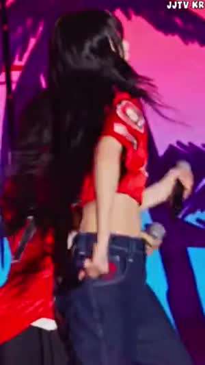 프로미스나인 백지헌 롯데 유니폼 벗어서 블랙 크롭탑 노출