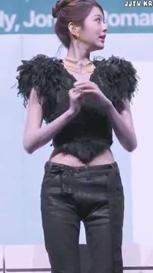 아이브 장원영 털달린 상의 개미허리 골반 배꼽