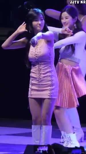 에이핑크 보미 앞스트랩 핑크 민소매 가슴 드리블.mp4