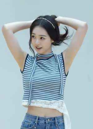 트리플에스 김수민 줄무늬 민소매 입고 머리 묶는 뽀얀 겨드랑이.mp4