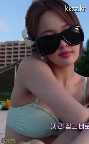 수영복 입고 셀카 찍는 키스오브라이프 벨.mp4