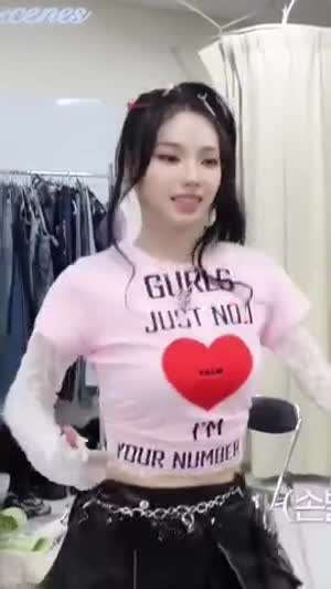 귀여운 사과머리 카리나...빨간 하트 핑크티 묵직한 바운스.mp4