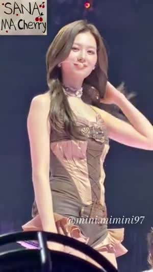 가슴 벨트 의상 섹시 트와이스 사나 팬서비스