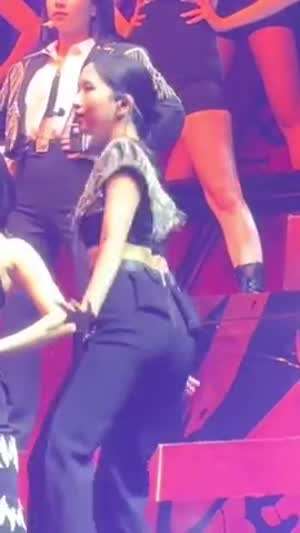 흔드는 검정팬츠 트와이스 미나