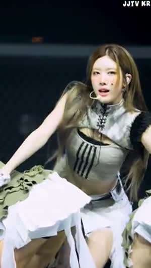 아르테미스 김립 봉긋 가슴 크롭 나시 복근 뱀피 볼레로.mp4