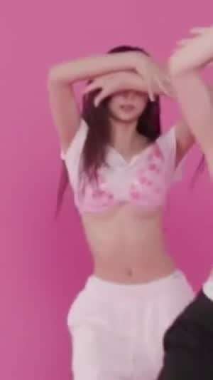상의가 올라간 트와이스 쯔위 언더붑 밑가슴.mp4