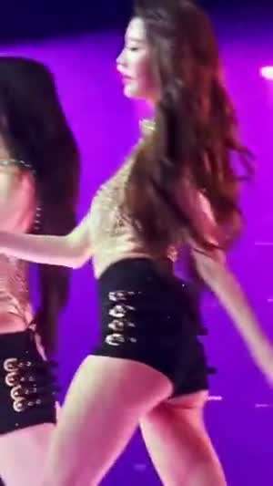 [아이브] 장원영 실제 엉벅지 수준 ㄷㄷ..gif