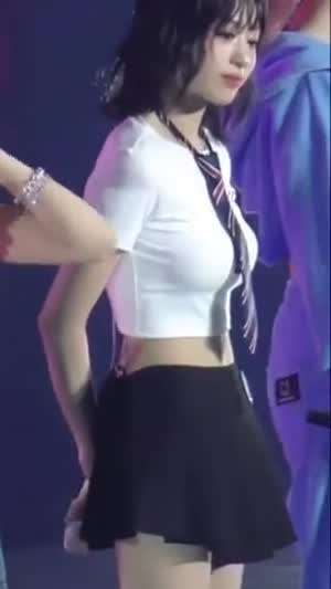 엄청 볼록한 글래머 베이비몬스터 아현