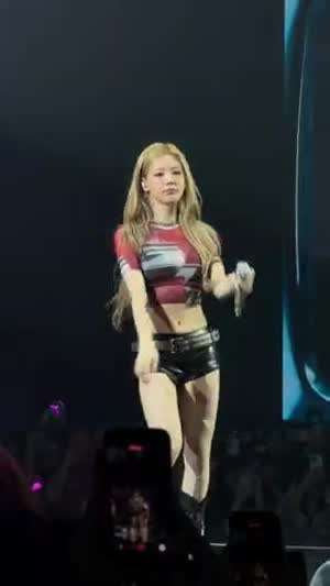 미연 검정 브라 비치는 빨간 시스루티 + 가죽핫팬츠 허벅지 내전근.mp4