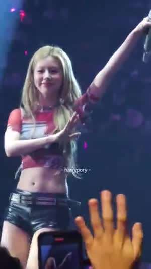 브라 살짝 비치는 시스루 크롭티 가죽핫팬츠 아이들 미연