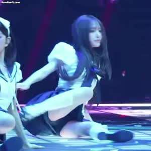 팬 콘서트 에서 바닥 안무하는 아이브 리즈