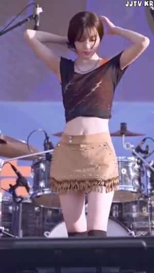 자꾸 어깨가 흘러 내리는 시스루 블랙 망사속 주황 크롭탑 이프아이 카시아.mp4