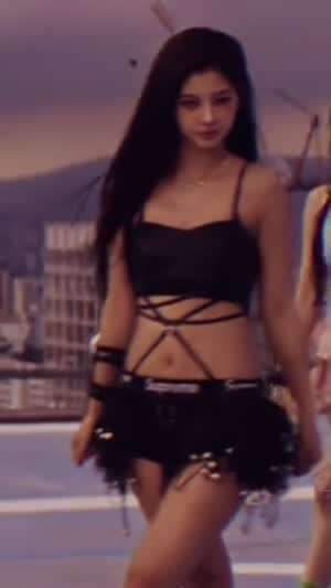 엔믹스 설윤 릴리 뮤비 티저 속 검정 탱크탑 탄탄한 복부