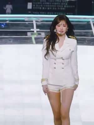 아이브 안유진.gif