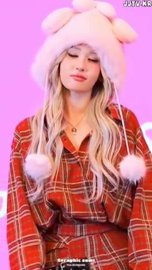 전소미 가슴 돌려주는 헐렁한 체크 원피스.mp4