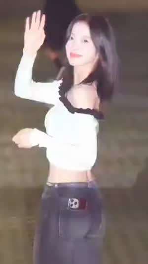 청바지가 잘 어울리는 오마이걸 아린