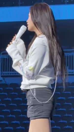 끼부리는 짧은 스커트 아이브 안유진 사운드체크