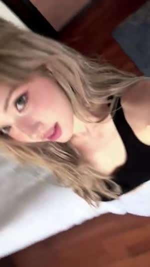 검정 크롭탑 전소미 복근