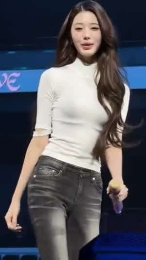 사운드 체크하는 아이브 장원영 흰티에 청바지 여친의 정석 비주얼 (2) (스압)