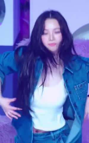 청자켓 속 묵직한 크롭티 에스파 카리나 생일파티 댄스 팬서비스 (스압)