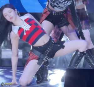 하츠투하츠 이안 무릎 앉은 안무 쩍벌 검정핫팬츠 내전근 허벅지.mp4