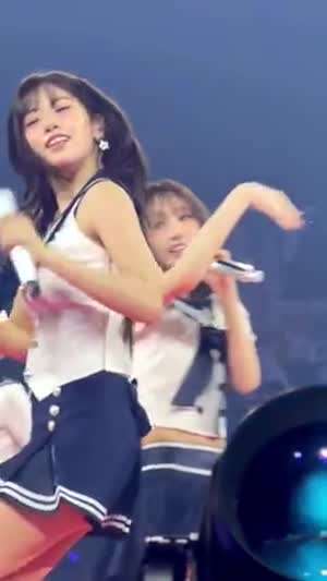 세라복 입은 아이브 안유진 웨이브 S라인 몸매 치마 속바지.mp4