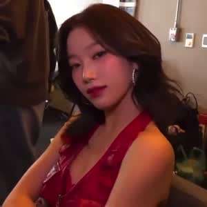 끼부리는 르세라핌 카즈하.gif