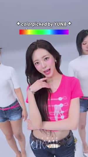 핑크 크롭티 ITZY 유나 슬림 청바지핏 쩌는 허리라인