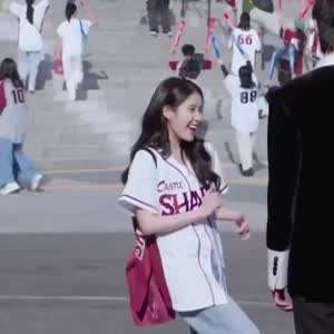 야구 유니폼 입은 똥강아지 아이유