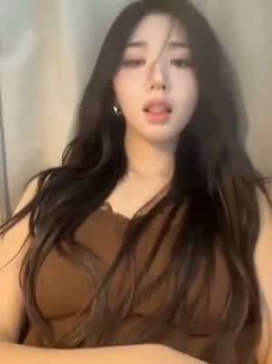 트리플에스 박소현 라방...갈색 레이스 캐미솔 묵직한 가슴 볼륨감.mp4