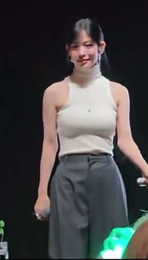 홀터넥 니트 나시 미시룩 프로미스나인 이채영