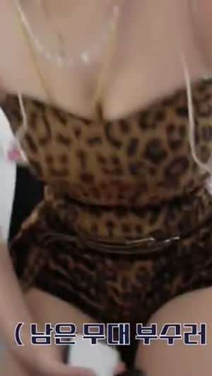 콘서트 솔로 무대 준비중인 호피 트와이스 모모