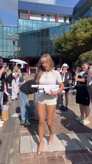 화사 실물 느낌...