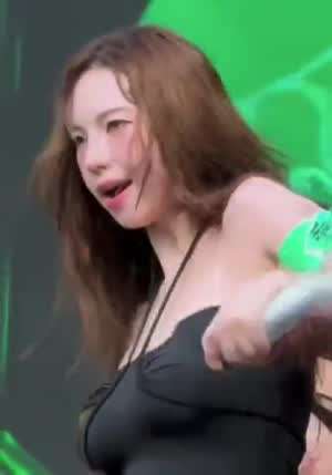 상의는 검정 시스루 홀터넥 수영복 카리나 워터밤다운 물풍선 무빙.mp4