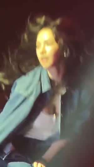 앞으로 숙이는 에스파 카리나 생일 파티